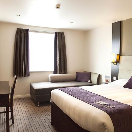 Premier Inn Dundee Centre Экстерьер фото