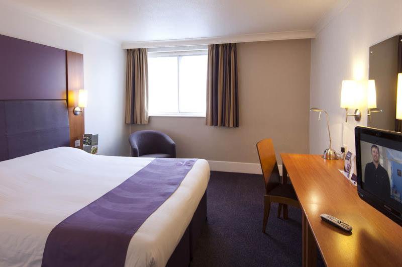 Premier Inn Dundee Centre Экстерьер фото