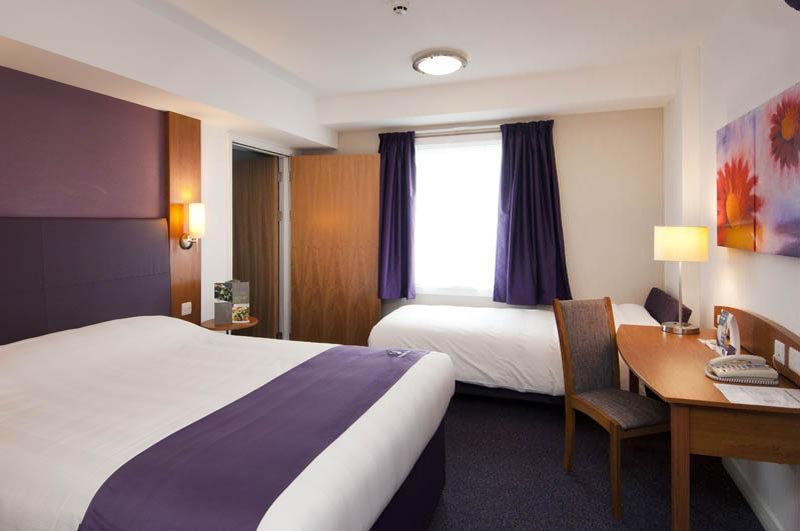 Premier Inn Dundee Centre Экстерьер фото