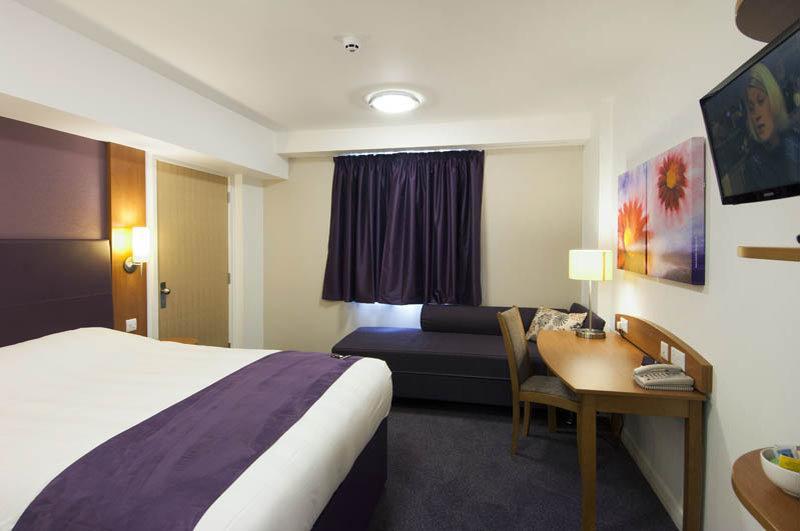 Premier Inn Dundee Centre Экстерьер фото