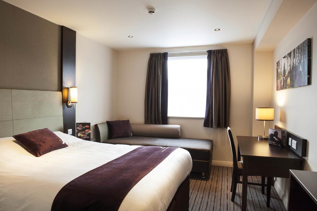 Premier Inn Dundee Centre Экстерьер фото