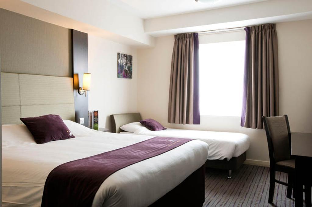 Premier Inn Dundee Centre Экстерьер фото