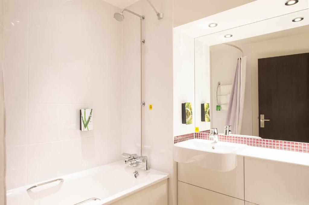 Premier Inn Dundee Centre Экстерьер фото