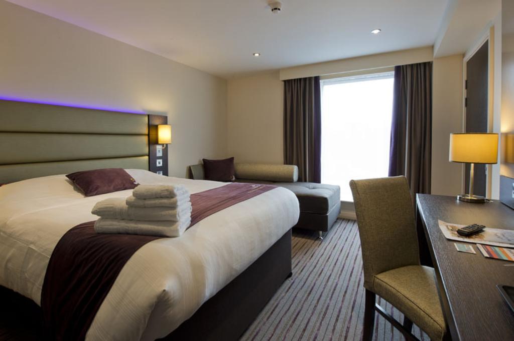 Premier Inn Dundee Centre Экстерьер фото
