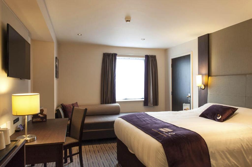 Premier Inn Dundee Centre Экстерьер фото