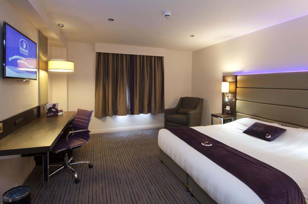 Premier Inn Dundee Centre Экстерьер фото