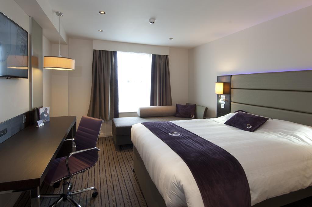 Premier Inn Dundee Centre Экстерьер фото
