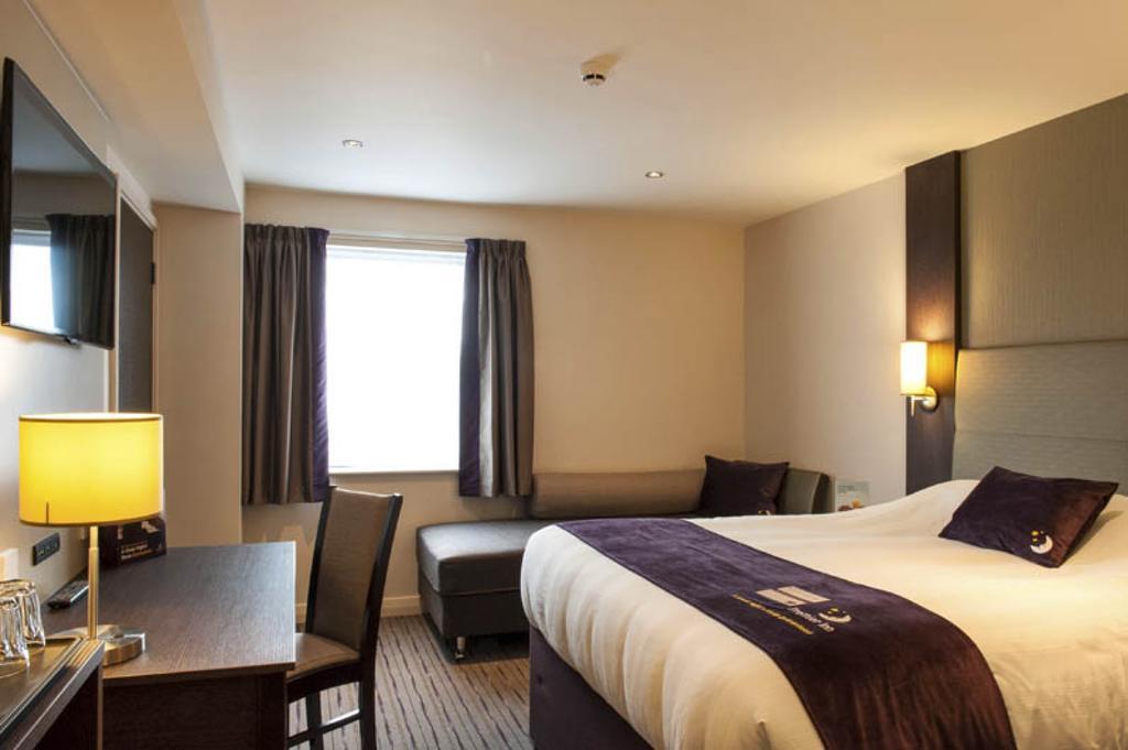 Premier Inn Dundee Centre Экстерьер фото